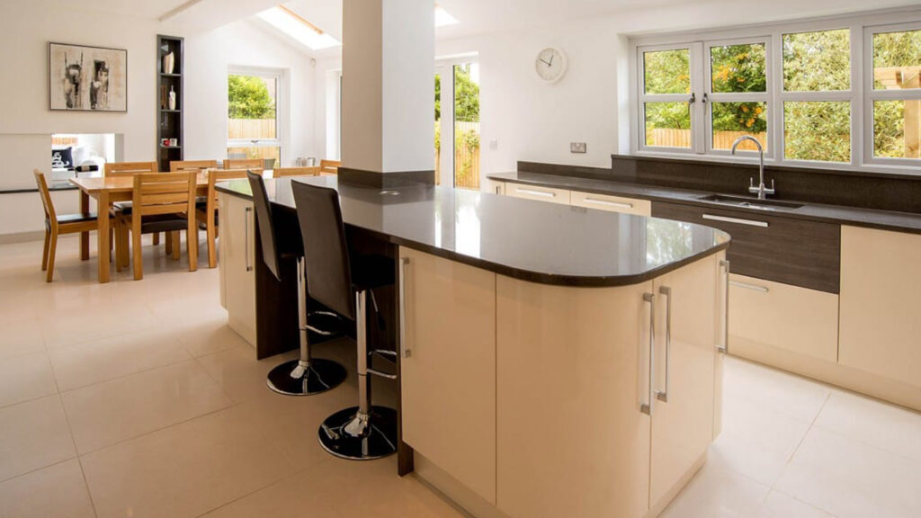 Designing the Perfect Luxury Kitchen for Summer Entertaining